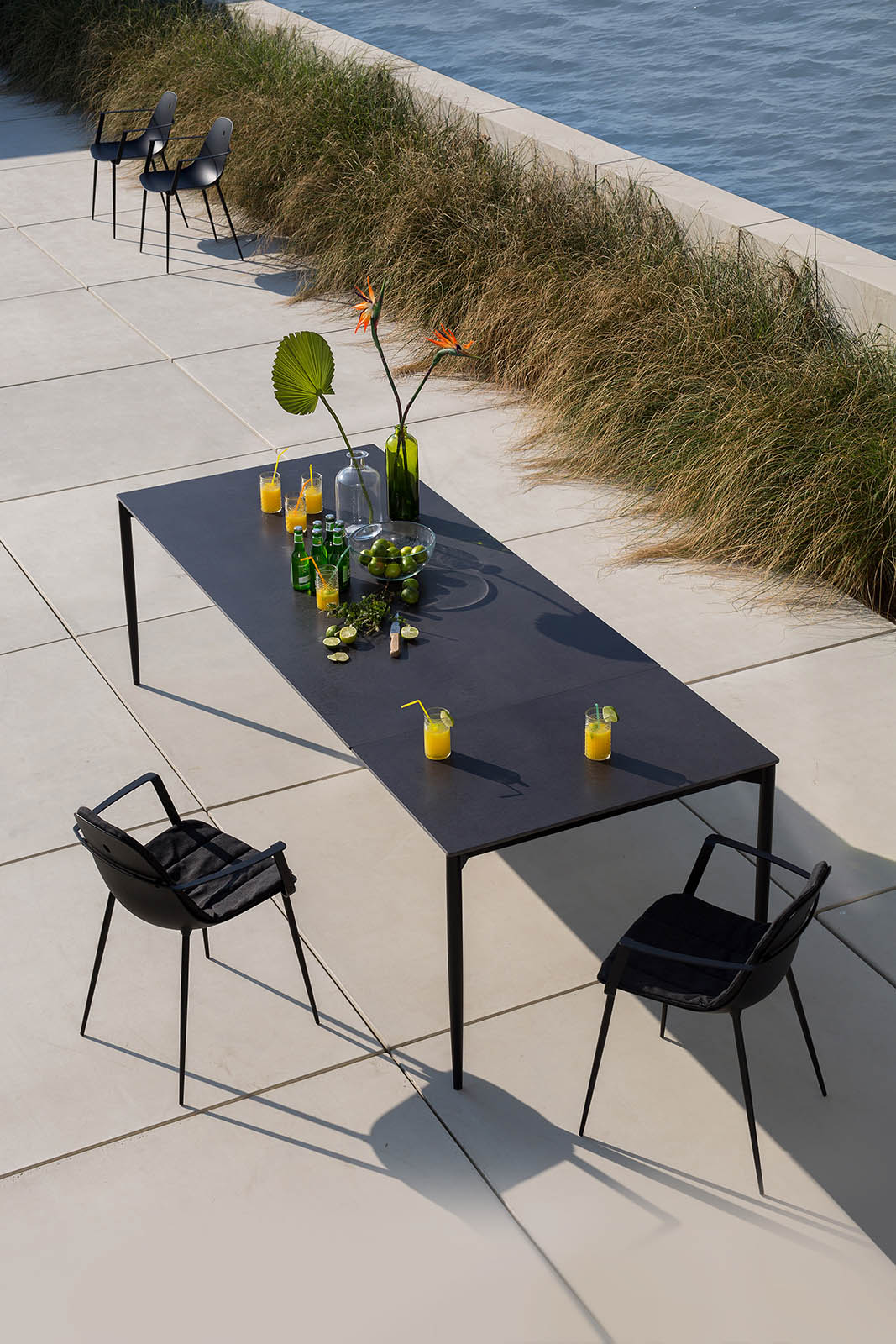 Joli | Tafel en stoelen Marguerite | indoor + outdoor